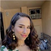 Estudiante de Medicina en tercer curso, impartiendo clases relacionadas con ciencias de la salud